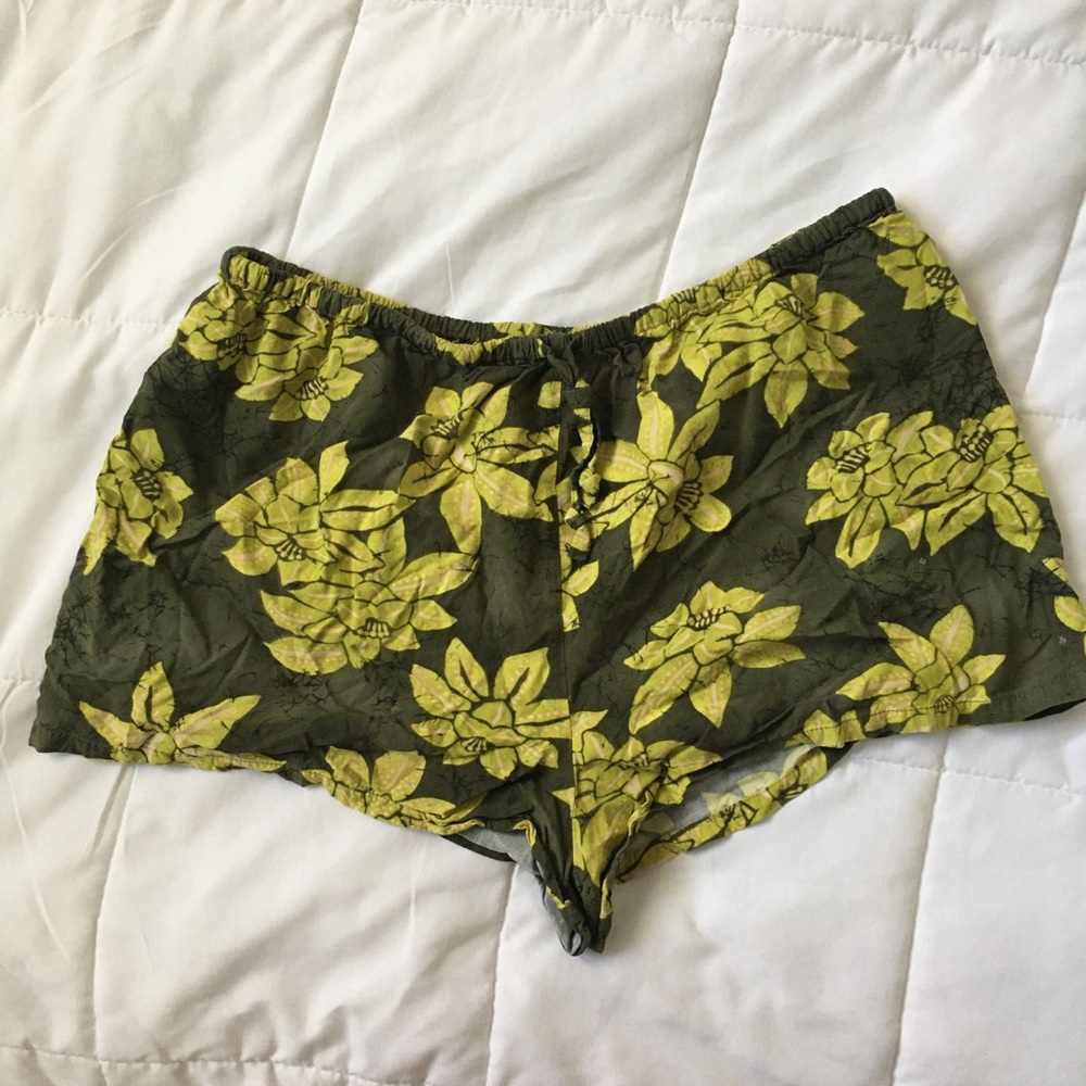 Victoria’s Secret Floral Shorts S